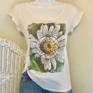 🔴 x3/$15 VOLCOM WHITE T-SHIRT DAISY FLOWER PRINT